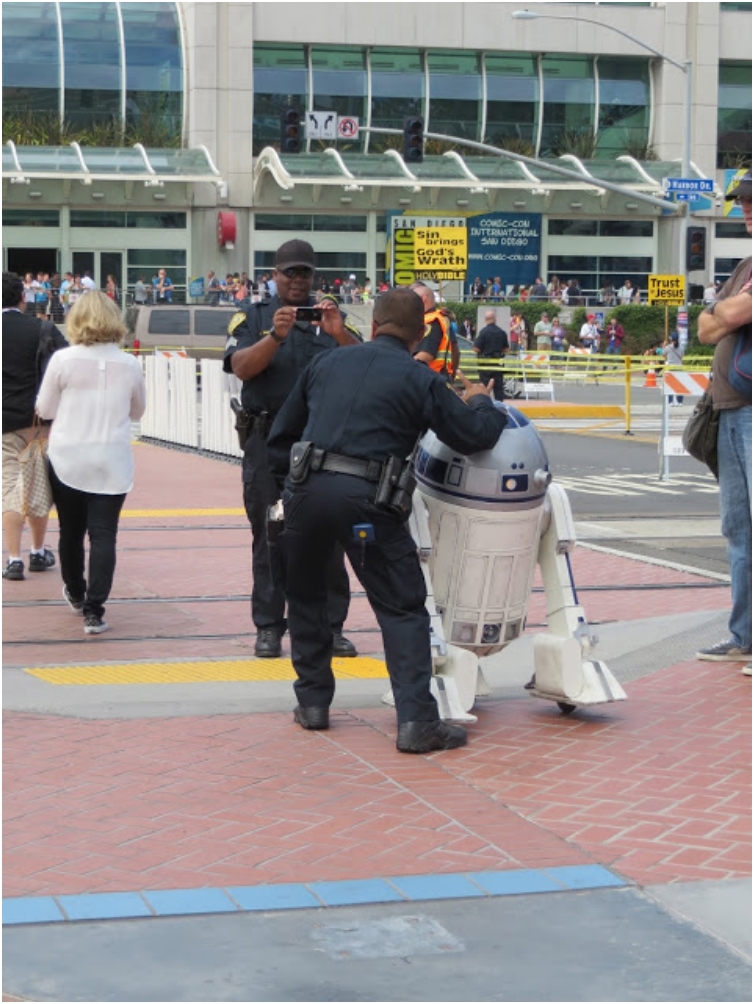 R2D2-Cops